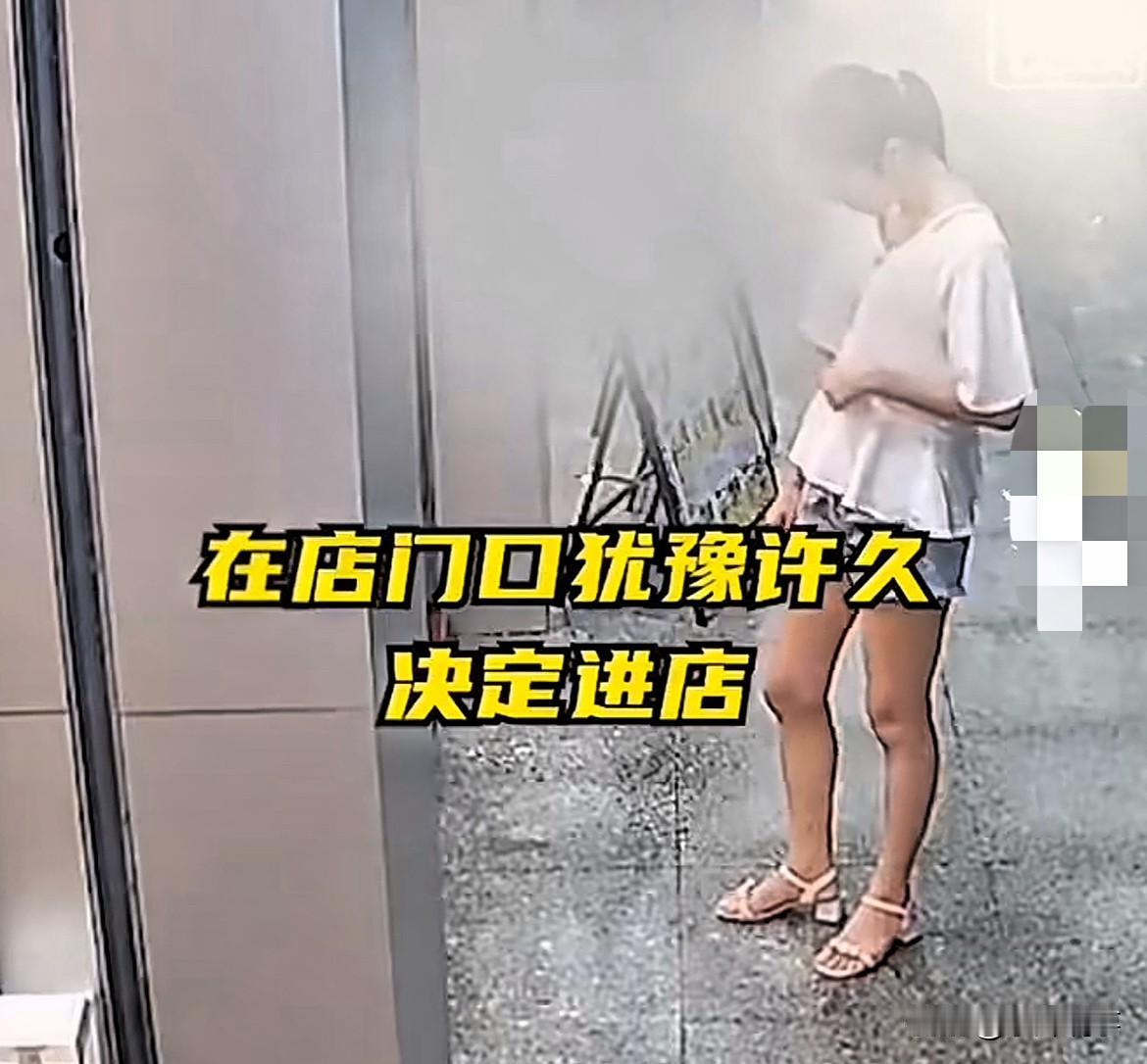 真是出乎意料！上次偷吃5个蛋挞没给钱事件后续来了，那个女子居然又来店里了，店员一