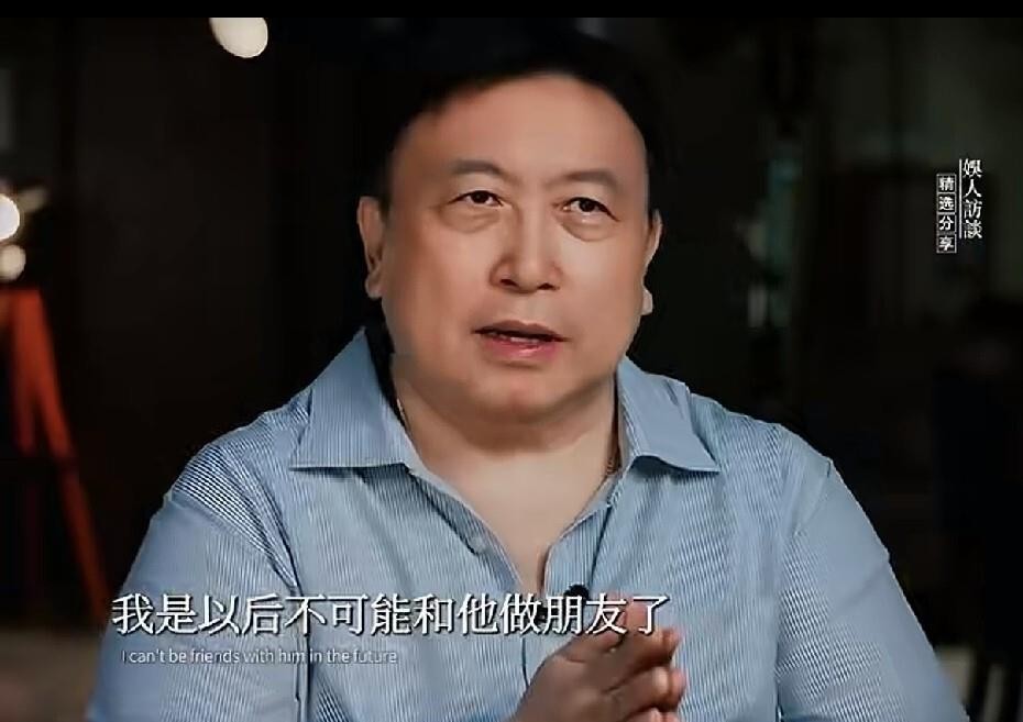 王晶和周星驰这对老搭档闹掰多年，但王晶说起周星驰，嘴上是真不饶人，夸起来也是真舍得。他多次公开讲周星