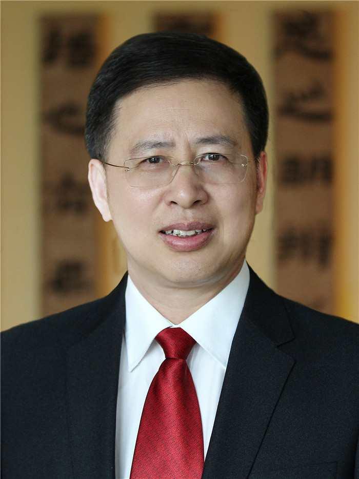 浙大26岁博导，父母是农民，但导师能量很大。根据官方信息显示，浙大26岁博导闵