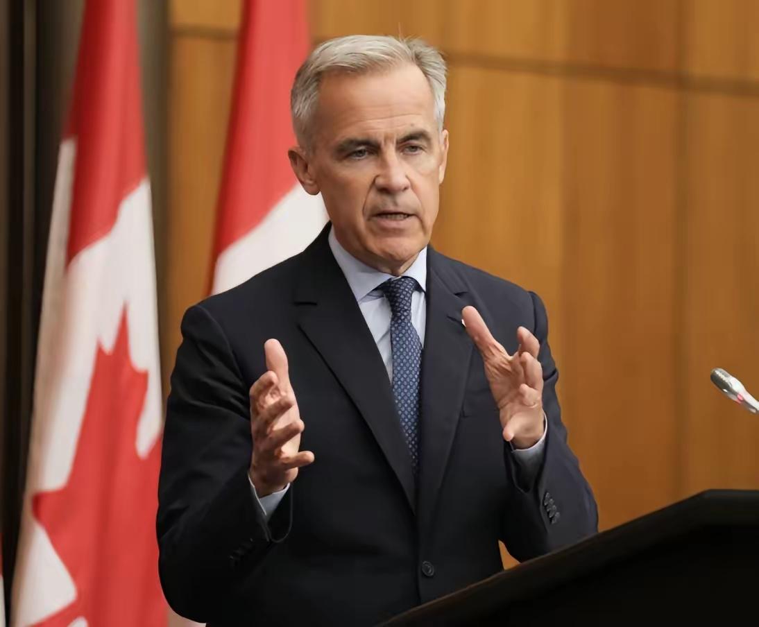 万万没想到：刚落地北京，加拿大总理就一句话定调，咱能不能信他？卡尼的飞机刚在