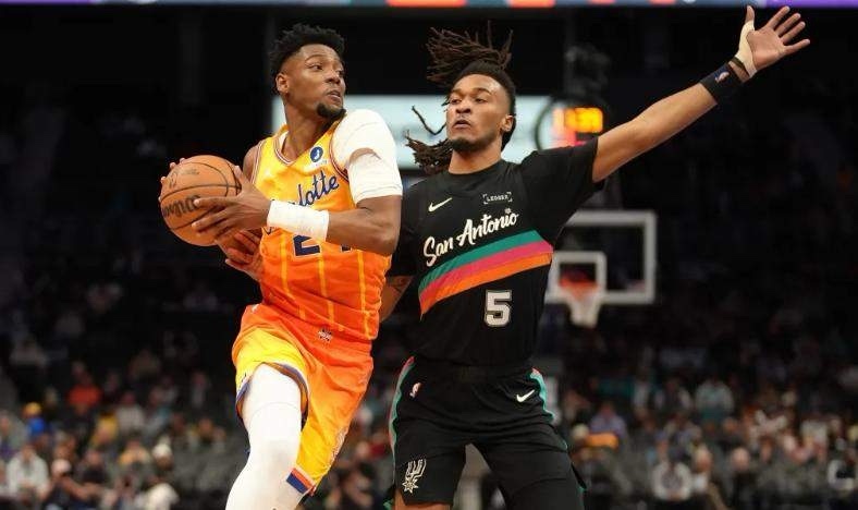 黄蜂打西部强队是这个样子的：黄蜂124-97赢雷霆（西部第1）黄蜂96-109输