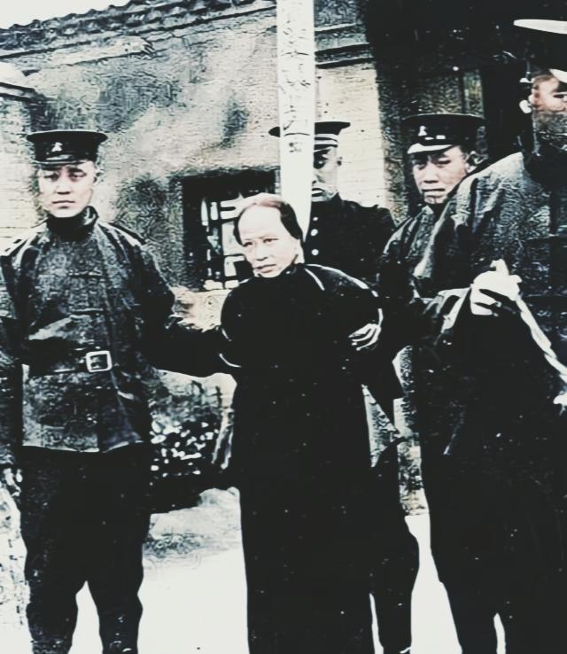 1950年，国民党特务头目蒋建霞被抓，她的处决意见上报后，相关部门曾考虑到当时的