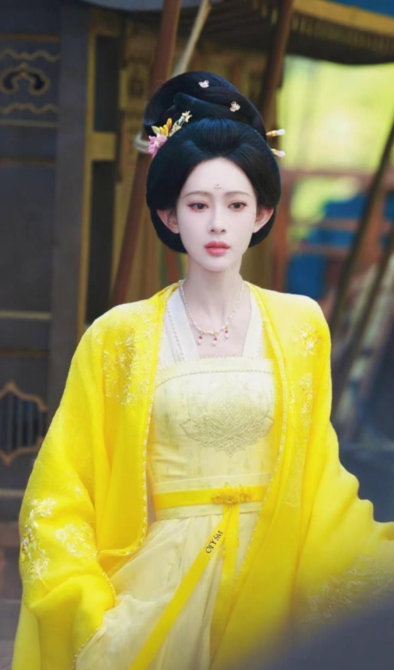 孟子义尚公主新路透一释出，直接让人眼前一亮！这哪是古装造型，分明是一颗行走的“