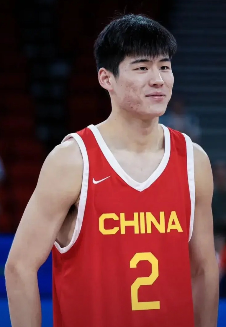 不信走着瞧，CBA新赛季最值得期待的6大球员:1.陈家政身高1.94米