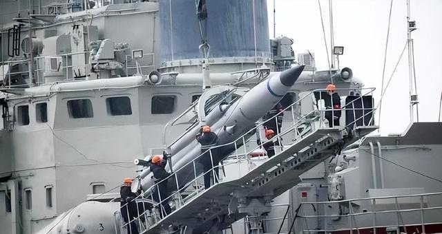 花了300多亿美元买回来的俄罗斯武器，如今居然大半都在仓库里吃灰？不少人觉得中国