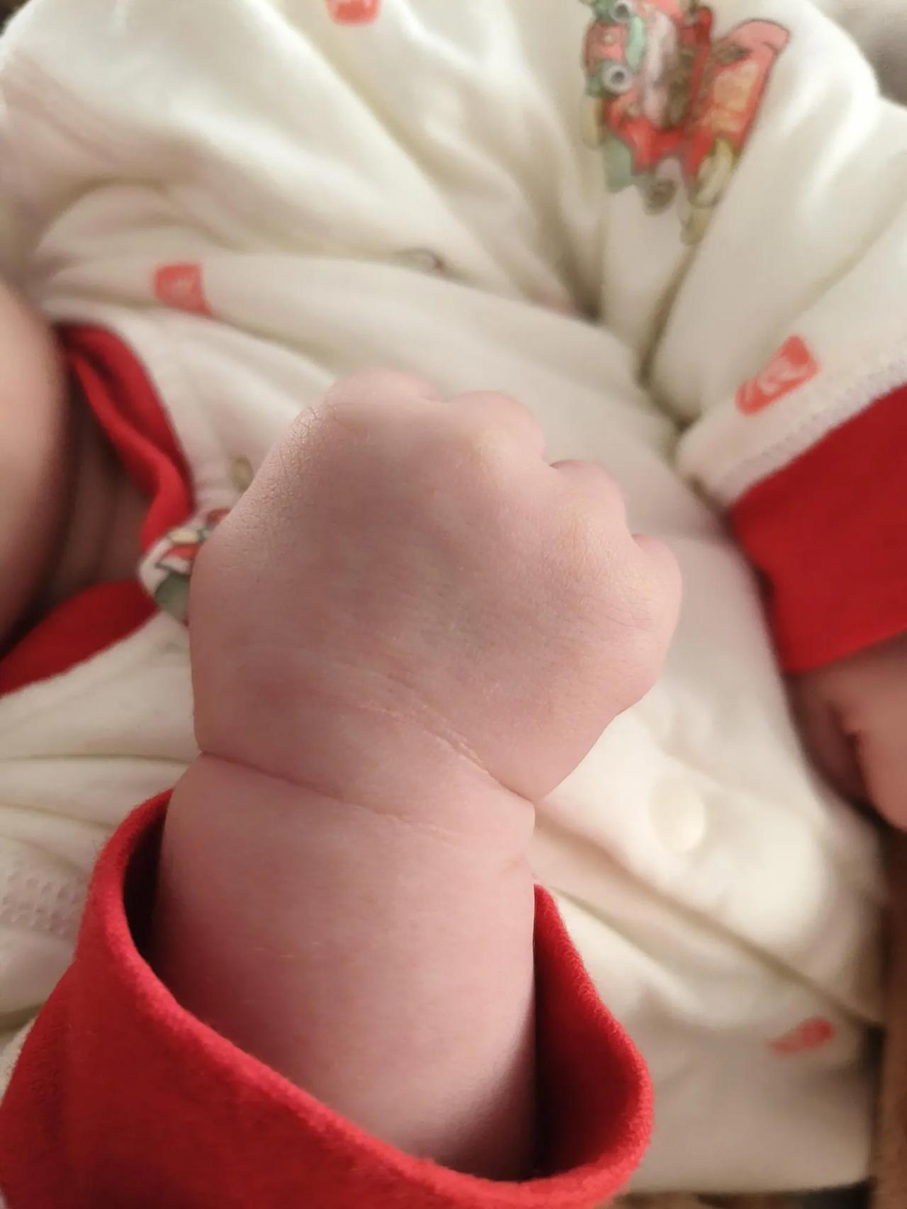 果然天底下只有父母是最爱自己的孩子的，因为身体各种疼痛加上孕后激素的直线下降，最