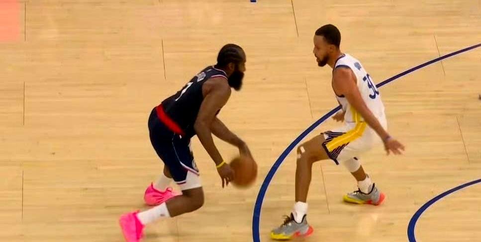 同届09选秀，哈登比库里多打139场，三分却少897个。库里打1065场，