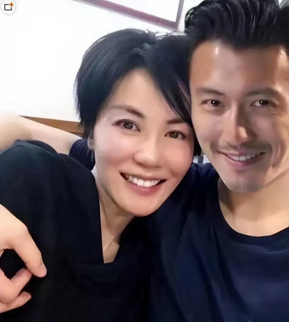 王菲是不是真的幸福我不评价但有一点可以肯定，那就是谢霆锋的心一直在王菲的