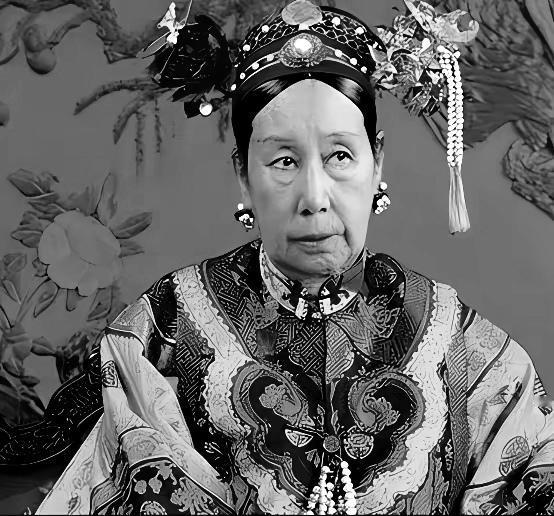 1901年，北京，老佛爷为了哄洋大人开心，逼着赵舒翘自我了断。这位朝廷大员也