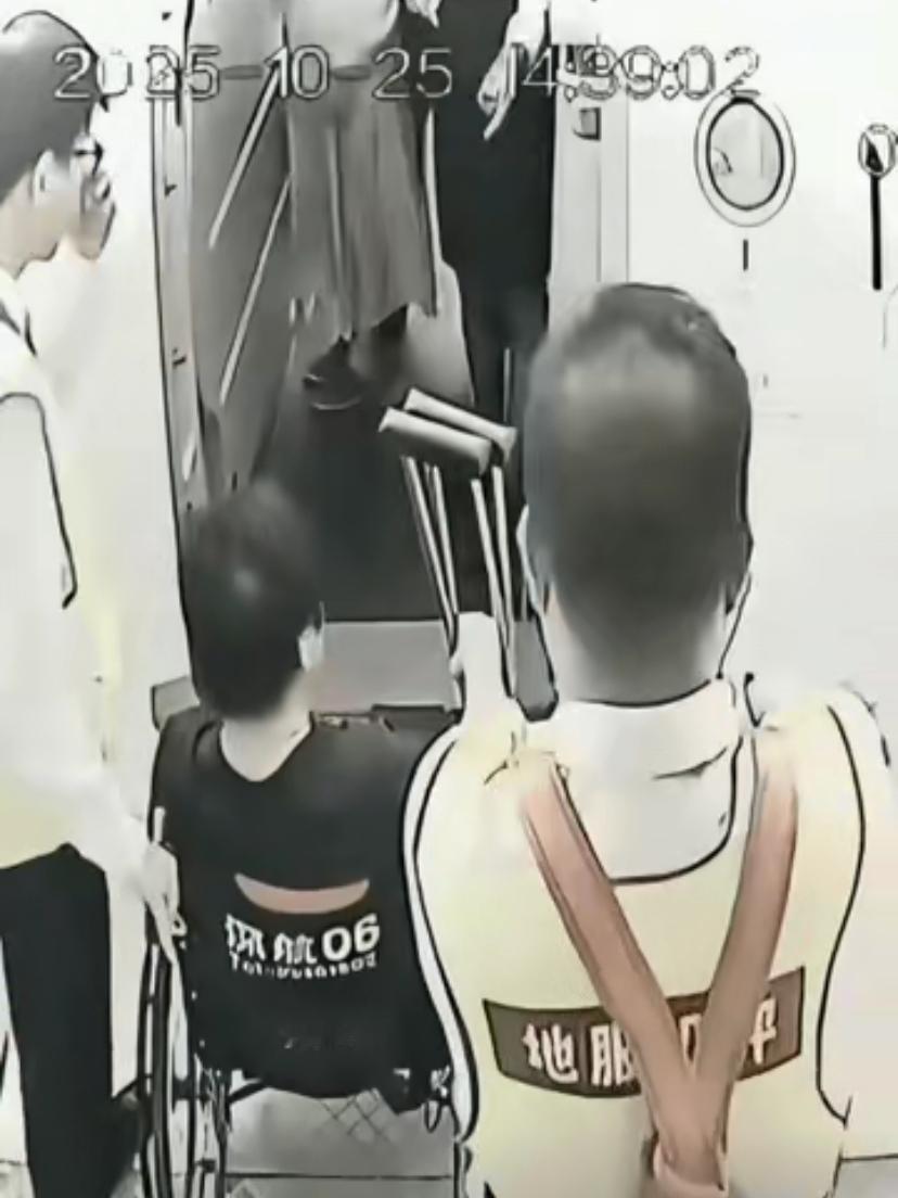 郑智化这波操作，真没必要揪着“打脸”不放！本以为是机场服务拉垮，没想到视频一