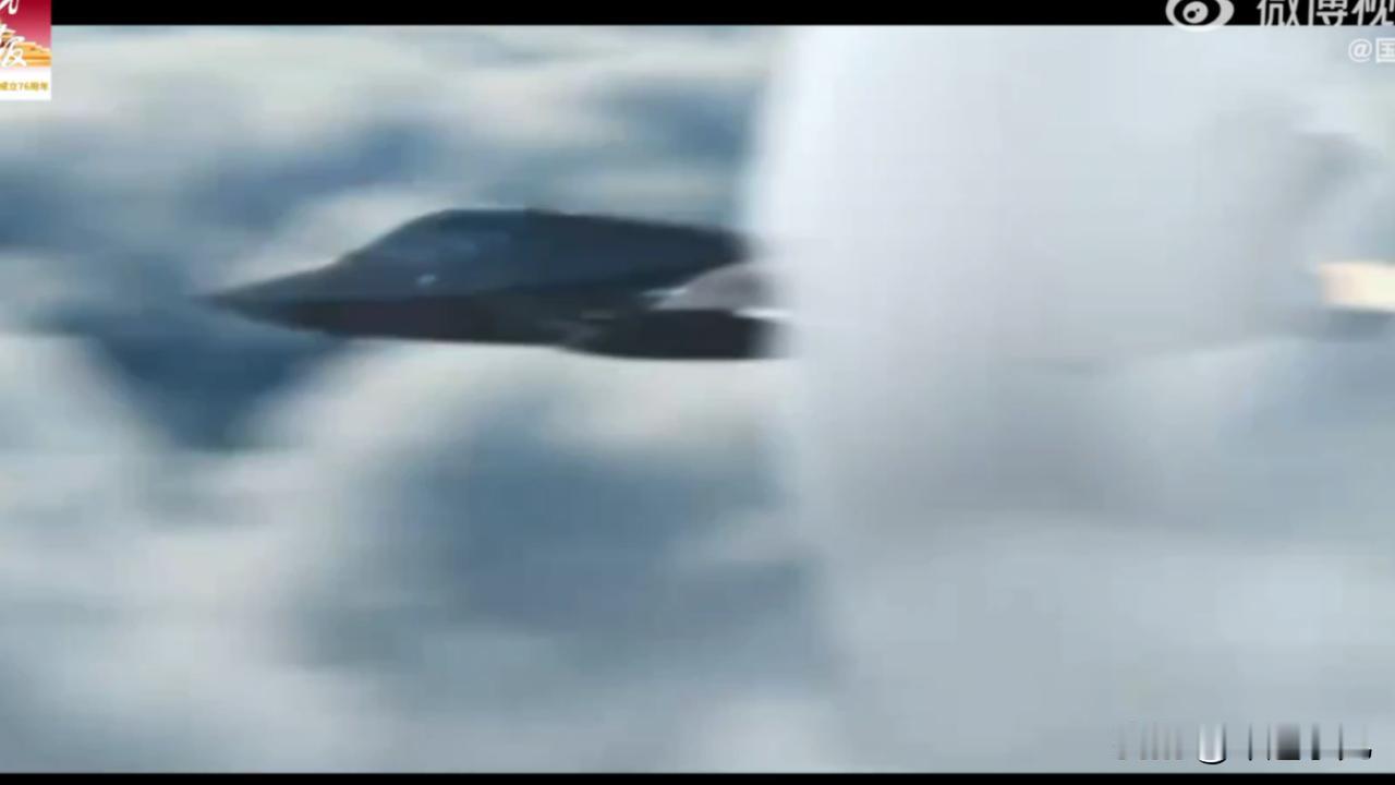 妈呀，这也太帅了，歼35超声速音爆画面首次曝光，音爆云，好看好看！这应该是，
