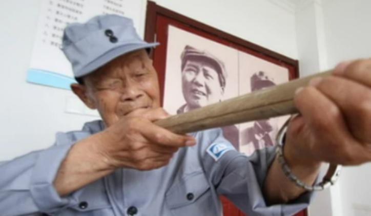 1956年，35岁农民咳嗽10年，竟拒绝就医，一天，他突然用力咳嗽，“哇”的一声