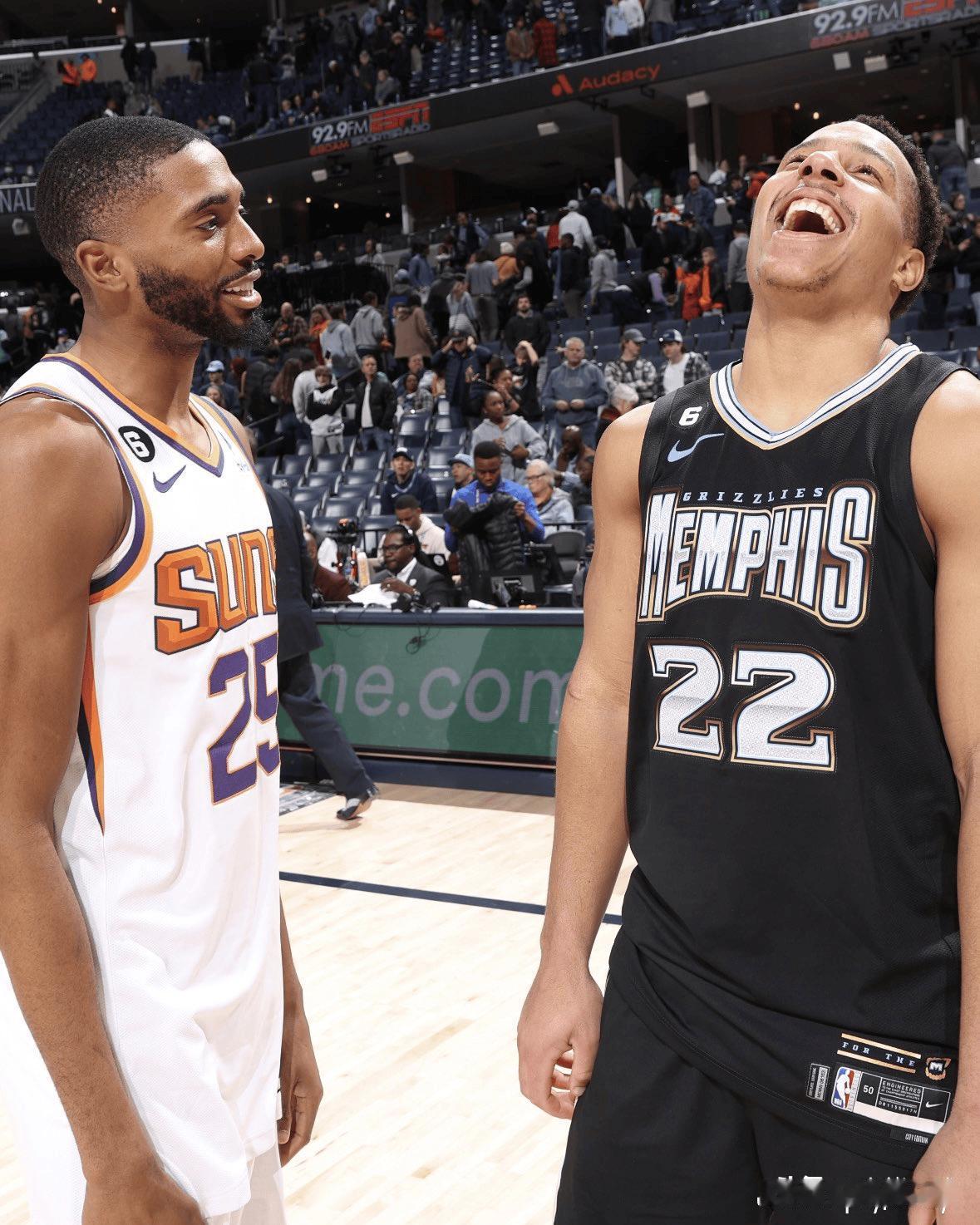 美媒调侃：“下面两张球员照片，一张价值十个首轮，另一张仅值一个首轮”今日，老