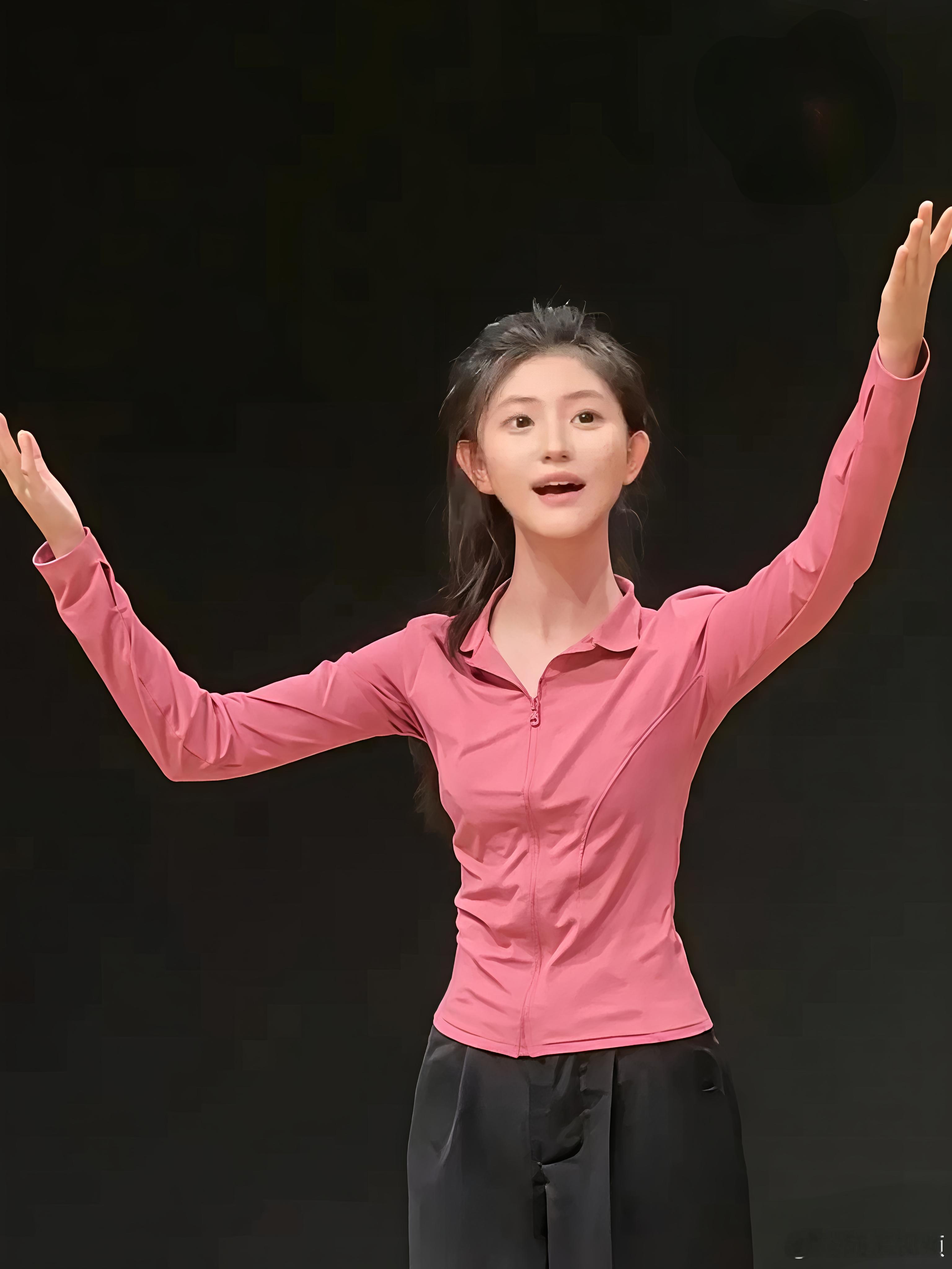 甘肃一艺考女生火了，被网友夸神颜！你们觉得如何？