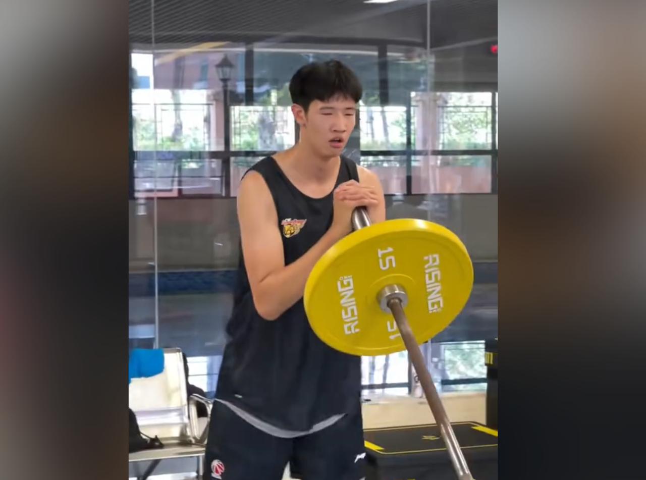 黄明依走徐昕老路！据广东体育媒体人透露，广东男篮小将黄明依通过了吉林男篮的试