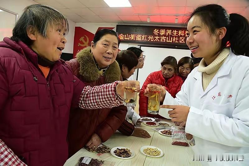 一个老中医偷偷告诉我，一个小方法，大蒜加花椒，专治大国手都治不好的老毛病老中医