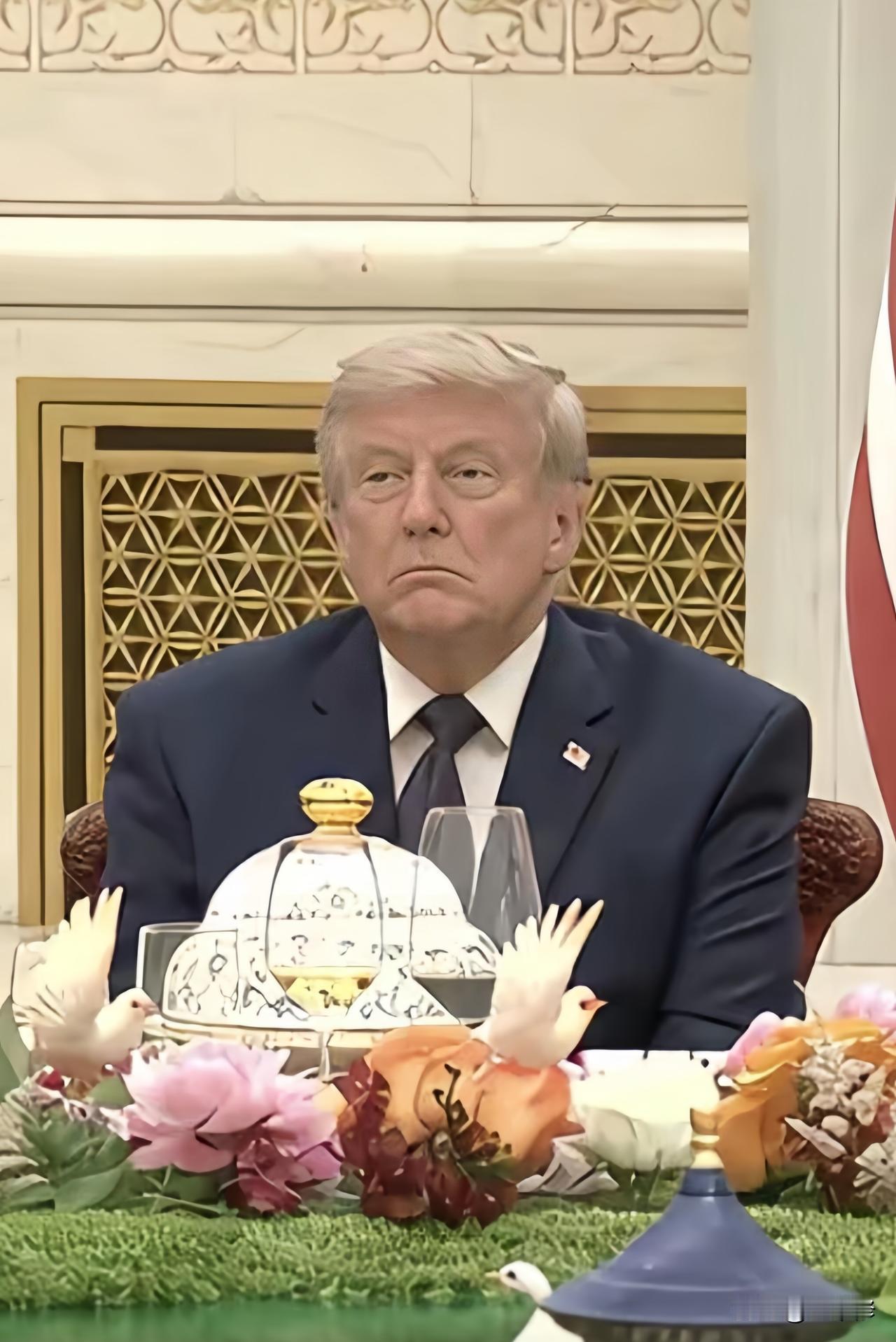 昨晚国宴，不得不提的三个细节：场地最高规格，也就是人民大会堂金色大厅，现场穹
