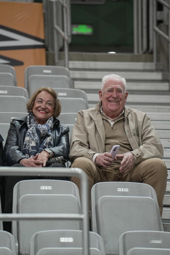 乌戈这一大家子人都在沈阳呢，全家都来到辽宁队主场为辽宁队加油也是第一次，乌戈的父