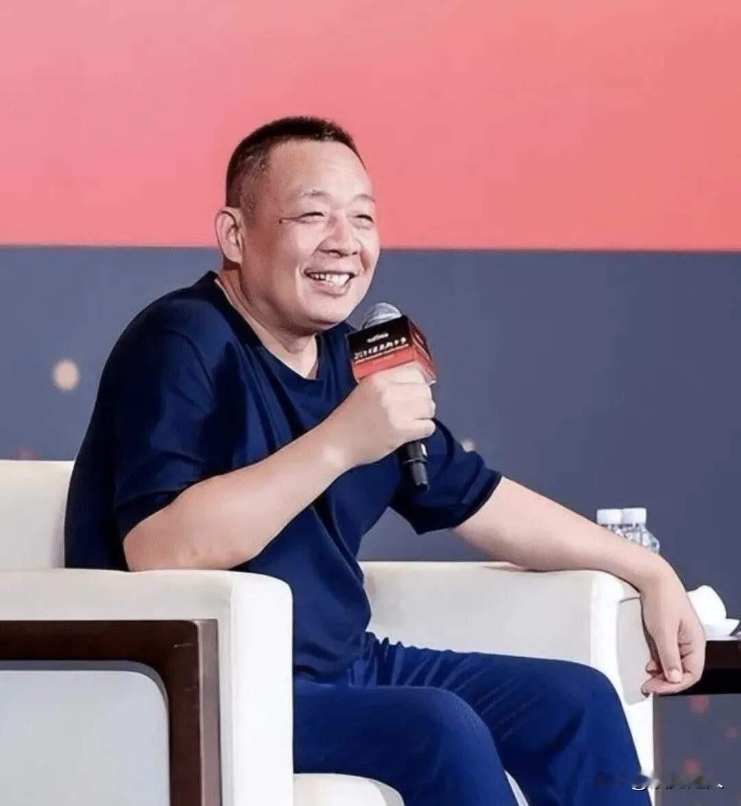 韩红被骂上热搜两个月，圈内没一个人敢吱声。冯小刚没开口，孙楠没开口，平时跟她称兄