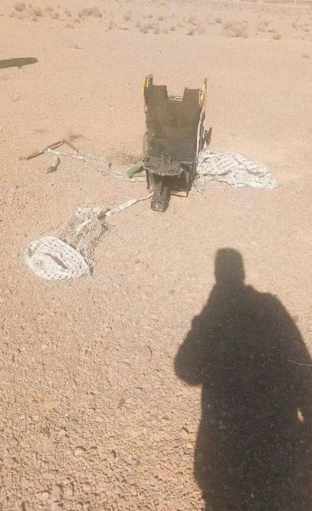 波斯又干掉一架漂亮国战机：波斯沙漠里捡着F-15E的弹射座椅了！这可不是模型，是