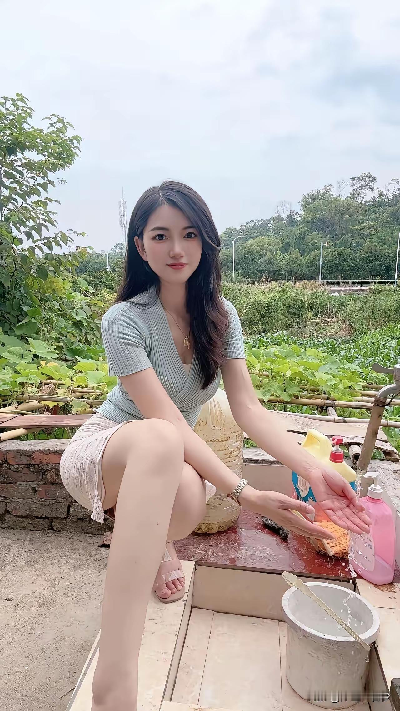 在田间小屋享受自然，那感觉简直绝了。就像有位女士，在阳光正好时，老公弹着吉他伴奏