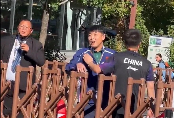 🏓场外再起风波｜WTT中国大满贯赛场外，王皓遭遇观众现场喊话对教练业务有不同意