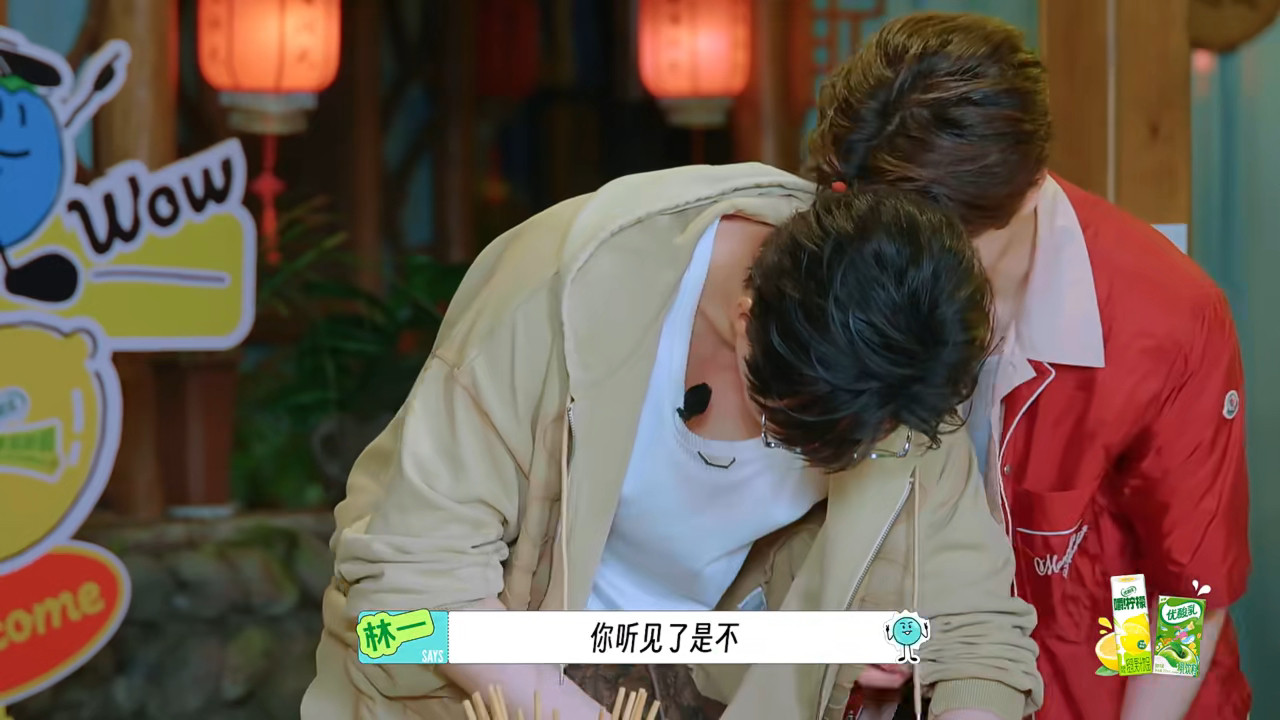 救命！林一和陈星旭的“密谋”现场也太好笑了，俩人凑在一起小声说要去吃火锅，还反复