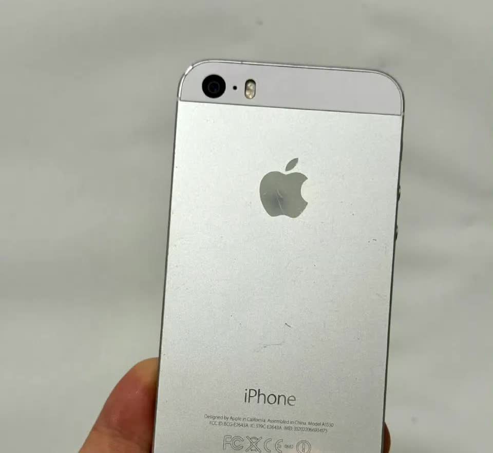 花67元买了一部二手iPhone5S，这可是我10年前特别想要的手机，它的指