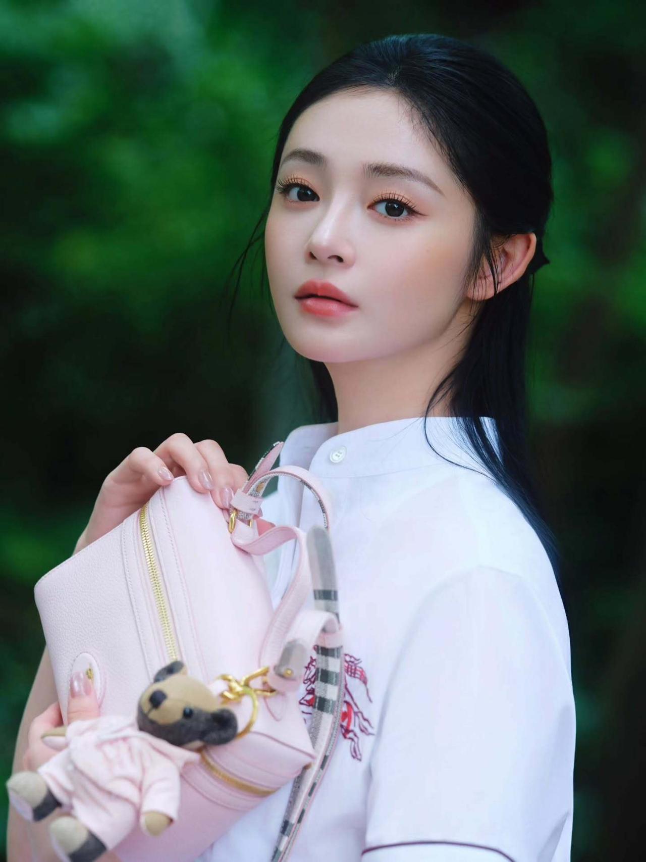 周洁琼画报，洁白小仙女！