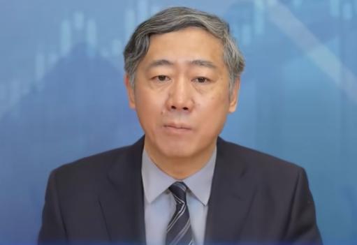 北京，清华教授李稻葵在公开论坛上拍桌子：坚决反对养老政策无限拖延。当年交公粮、修