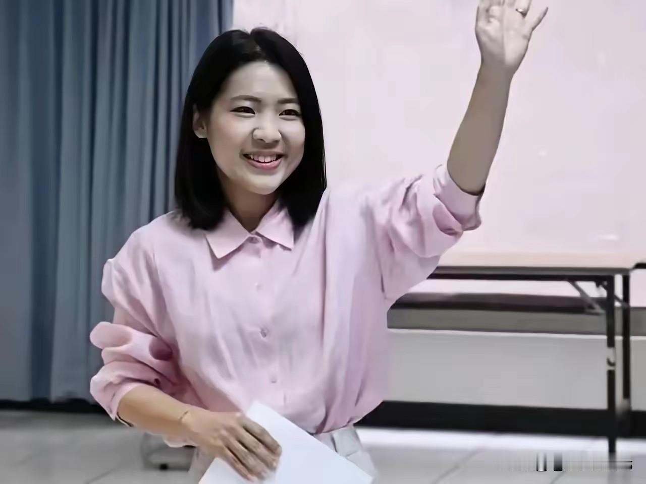 国民党立委徐巧芯这是怎么了？难道真的能代表国民党立场？就在今天，徐巧芯在节目中表