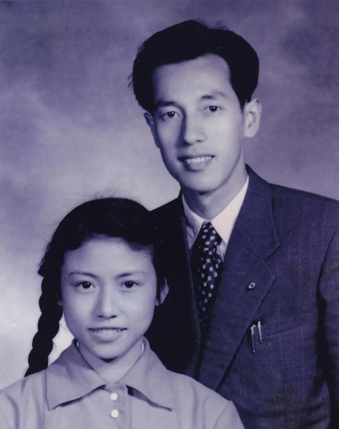 1958年，34的他接到通知去北京开会，一走就是30年，他说：“我的一生是属于潜