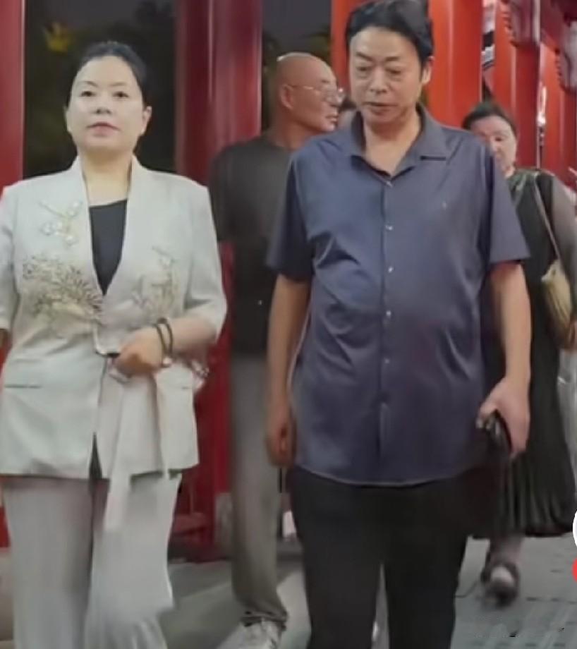 有儿有女的人还不如许敏和姚爸活得通透，开心。他们放下一切，再也不用去担心谁，不用