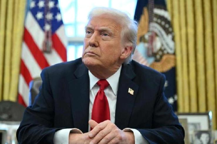 1月8日，路透社报道:“特朗普昨天在社媒发文，提议将美国2027财年军费从1万亿