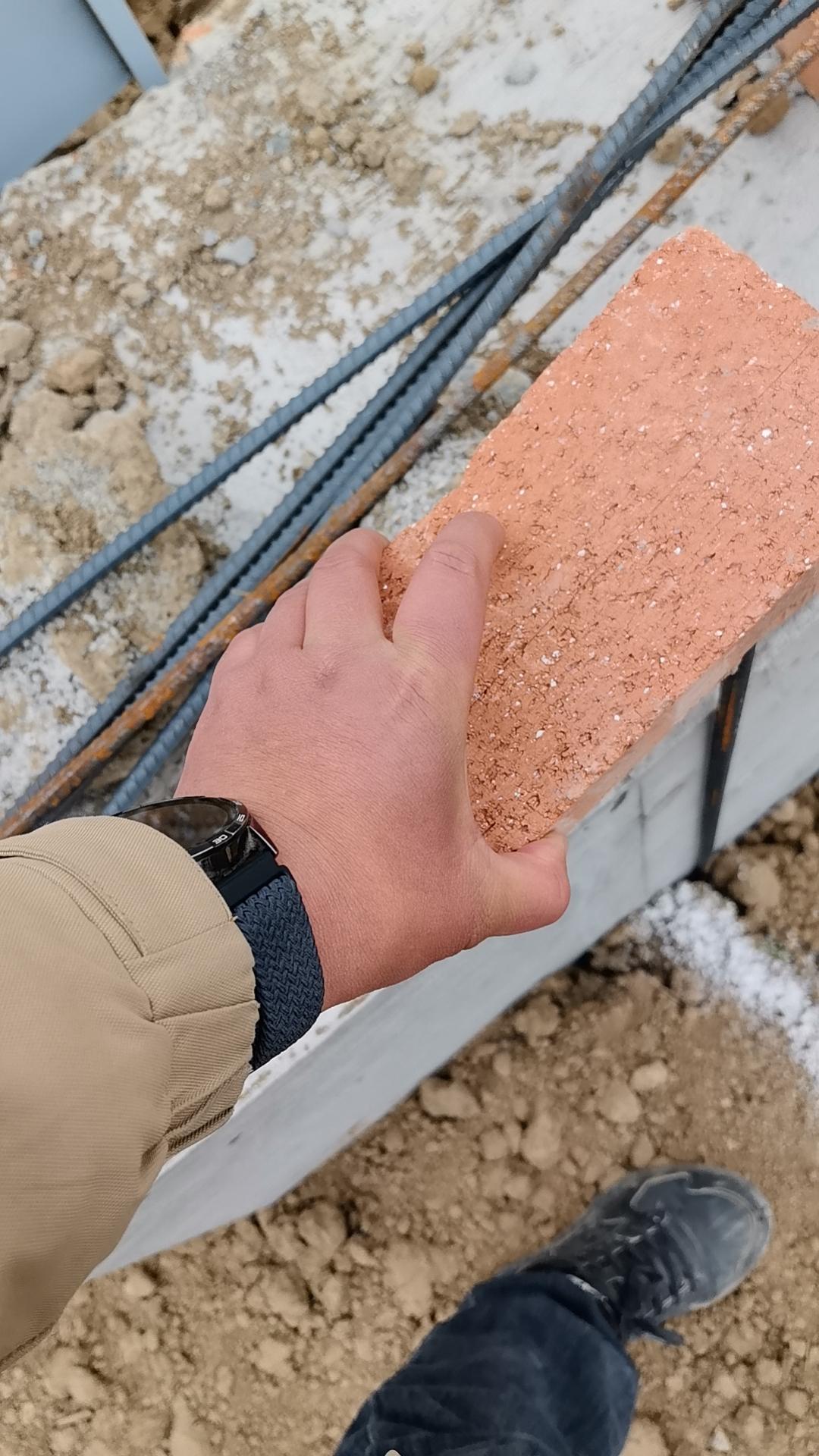 只要工地还有线可放我就死磕到底，不是咱不会，而是你能不能弯下这个腰？听完曾经