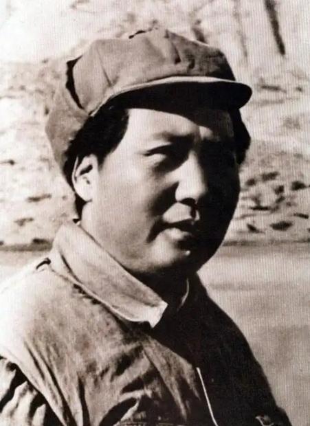 1972年，毛主席决定拿出43亿美元，不买武器装备，反而从西方引进化肥，化纤等2