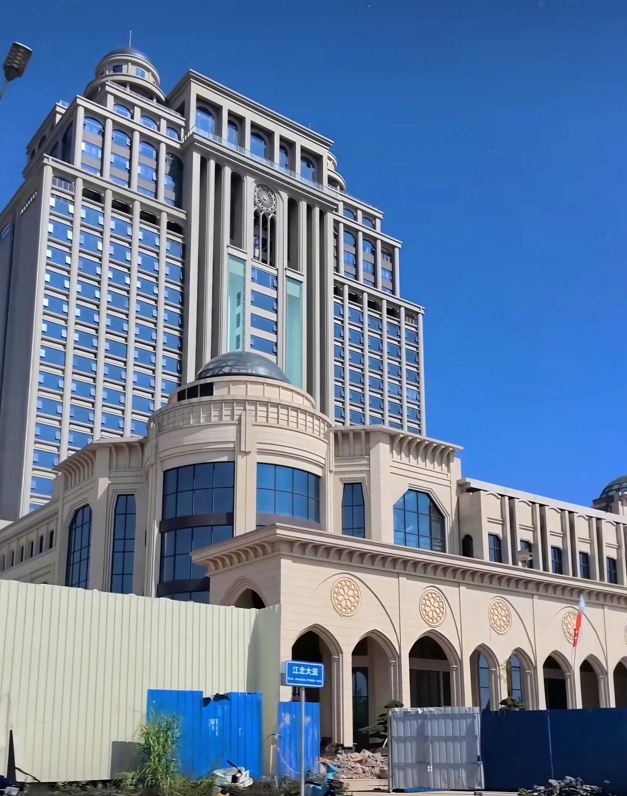 这个不是美国的建筑哦，是平南即将开业的五星级酒店，高99.9米，投资几个亿。开业