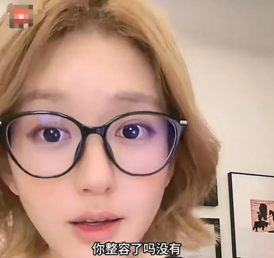 赵露思高中同学又爆猛料她说赵露思这个人不仅完全没人设还一点都不帮助别人，那是