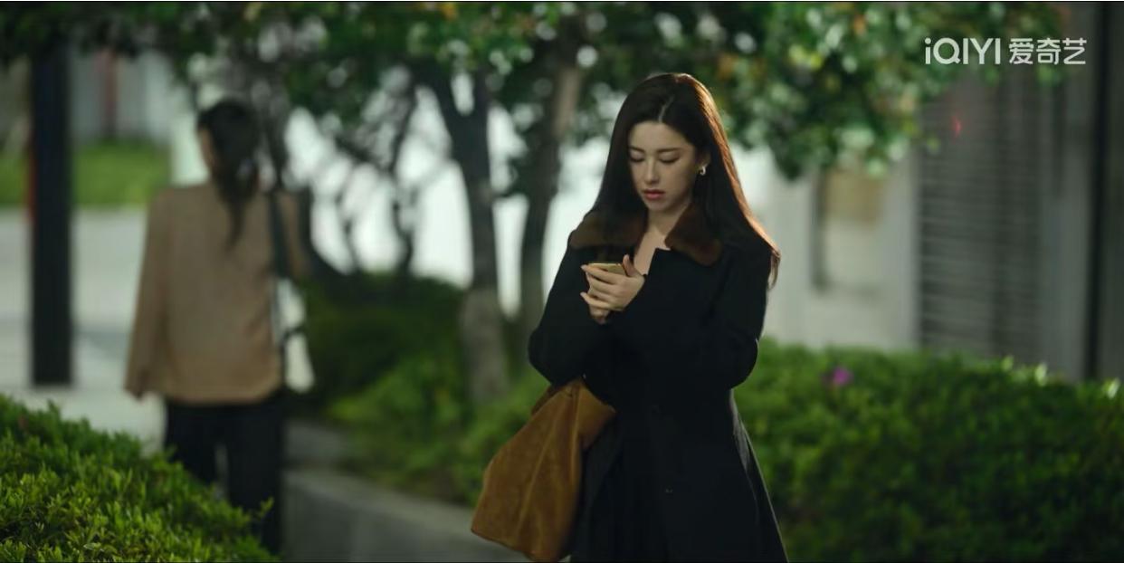 终于有人吐槽这一幕了，现在的电视剧编剧真是不识人间烟火久已，你敢信这是一个保