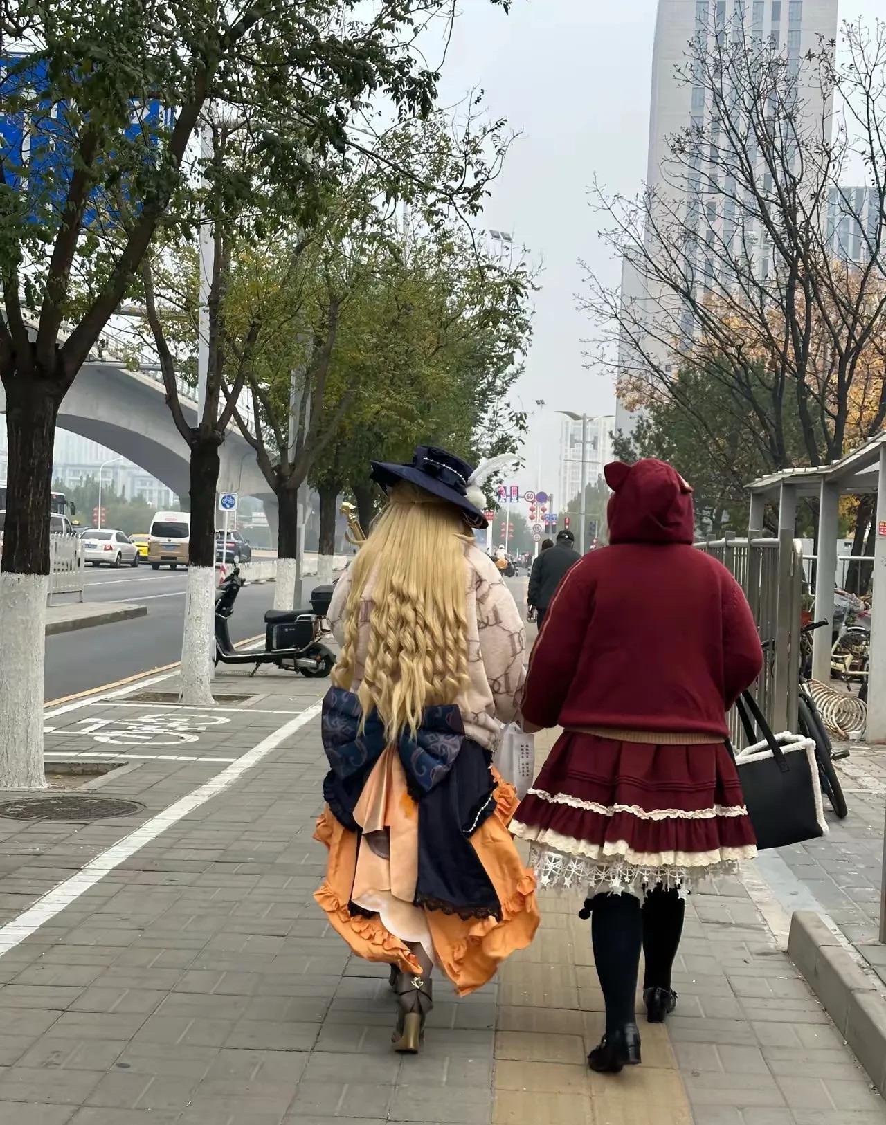 前面那两年纪加一起不得100啊