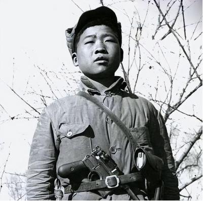 1942年，年仅16岁的八路军小战士宋双来，在送信后回去复命途中，不幸与好几十个