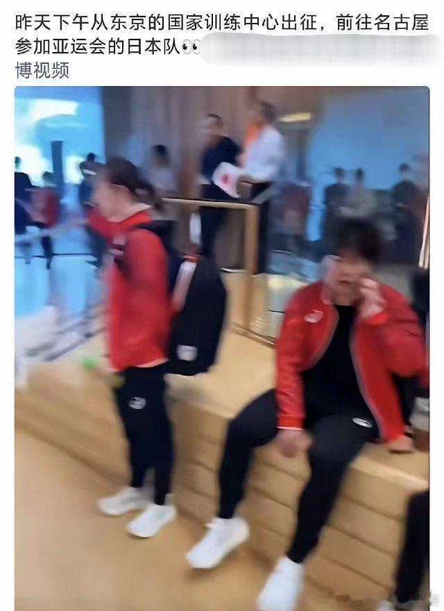 日本乒乓球队还真不住邮轮。张本美和采访说：“杭州亚运会有亚运村，当时我是开开心心去的，这次不住亚运村