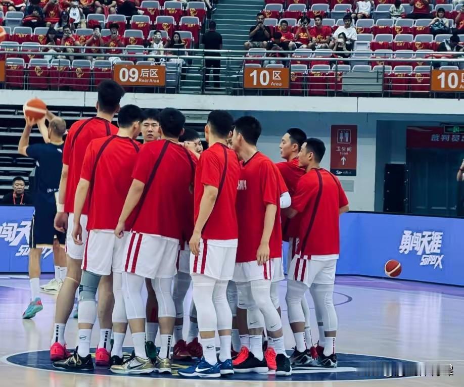 中国男篮世预赛集训大名单应该这样调整更有说服力:1.王睿泽替换雷蒙，2.