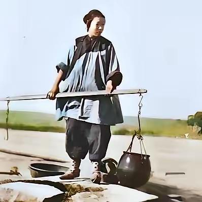 在那个年头，清朝农妇王二嫂的故事让人又心疼又佩服。她攒了足足五天的三十多个圆滚滚