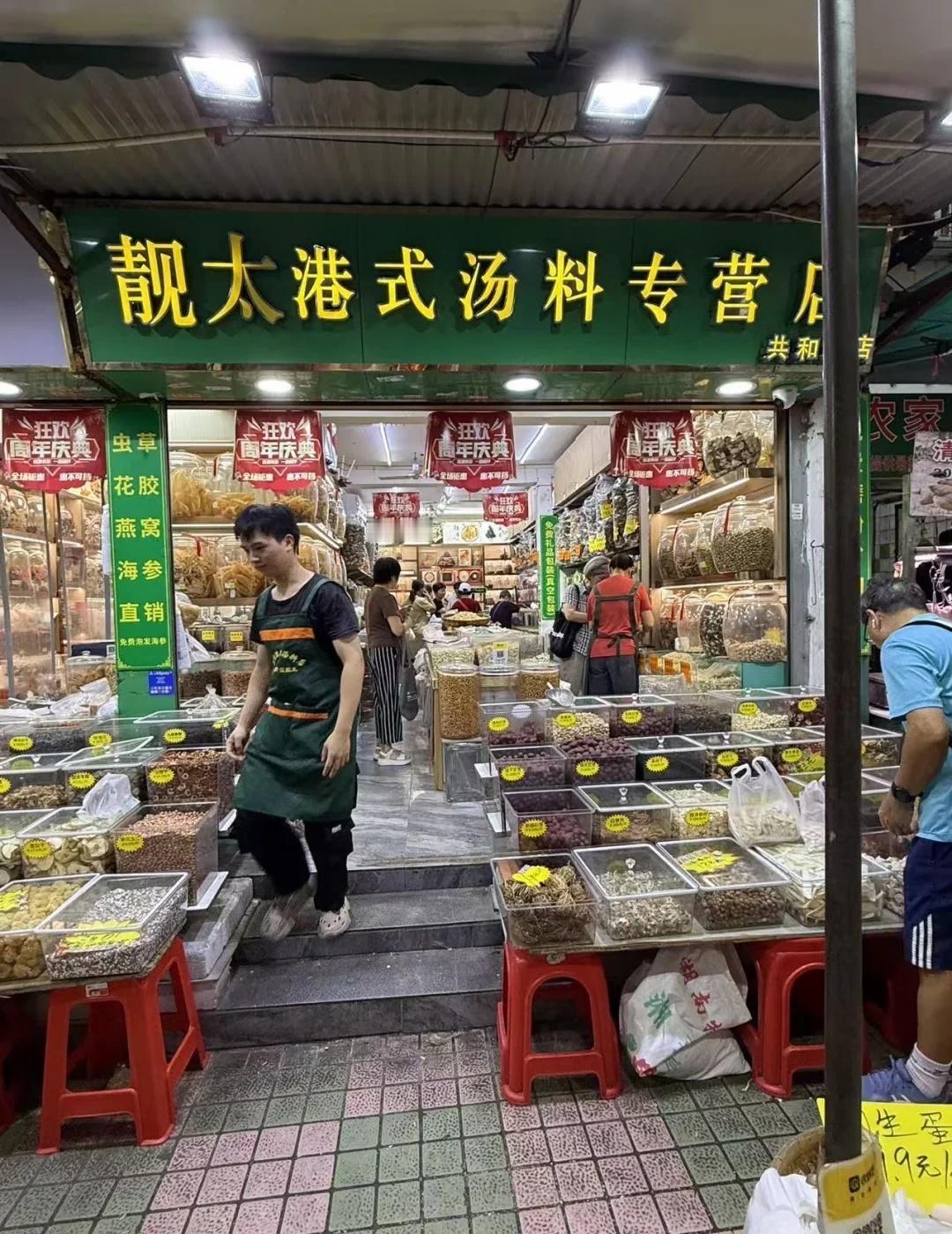来广州旅游，被本地人的汤包狠狠种草来广州玩，别光吃早茶！无意间逛到这家卖广式