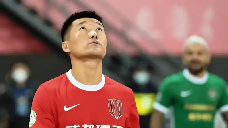 蓉城队将唐淼租借给了云南玉昆，其实也可以理解，等到胡荷韬回来，这个位置的竞争就更