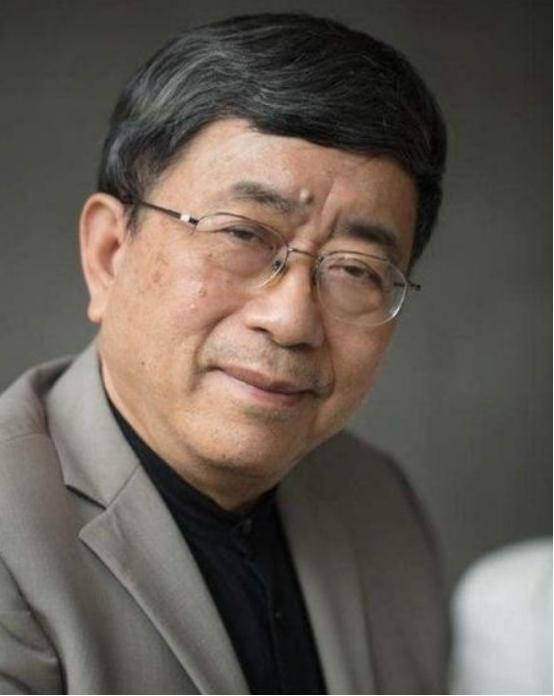 1992年，余秋雨二婚娶了小16岁的女明星马兰。新婚之夜，余秋雨向马兰提出了一个