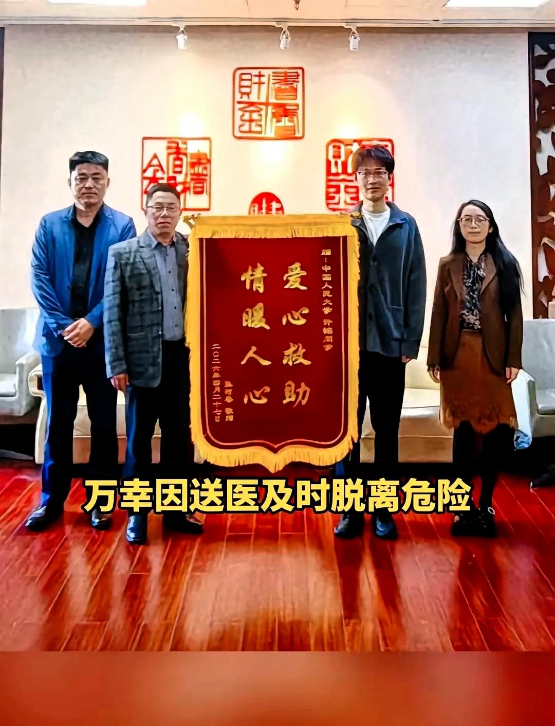 近日，北京两名大学生打网约车，司机突然半道让他们下车，谁料，接下来两个小伙的操作