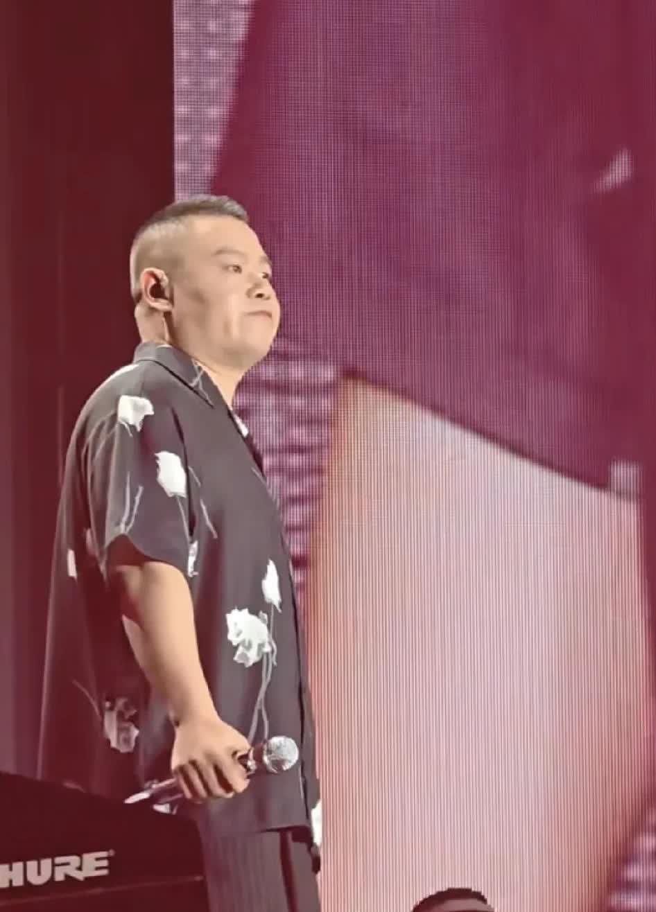 开演唱会的歌星多了去了，但开演唱会的相声演员恐怕只有这一个。云鹏是跟着德