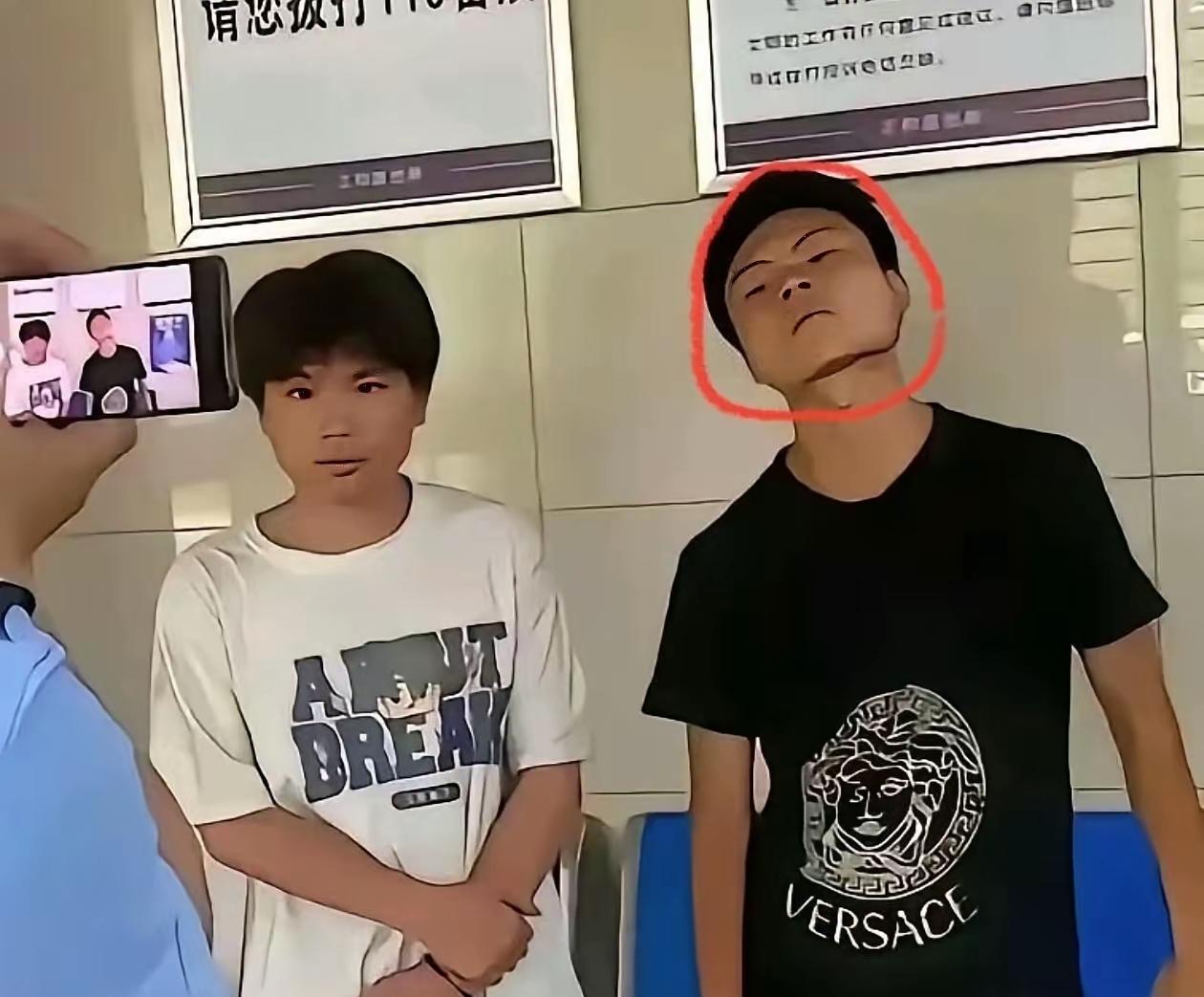 正所谓咬人的狗不叫，叫的狗🐶不咬人，这种一副桀骜不驯样子的人，最终大部分并不会